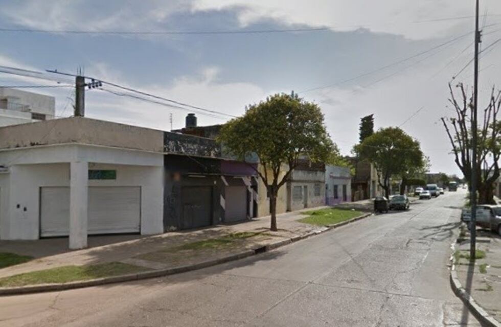 Robo con yapa: bajó a comprar en una panadería y ladrones le llevaron el auto con su mujer y su hija dentro