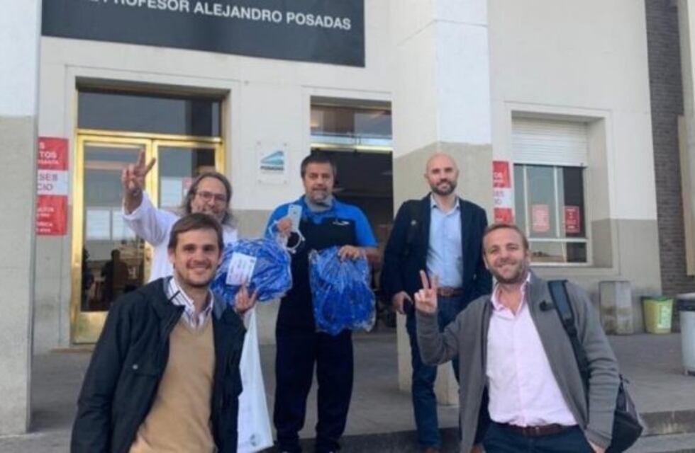 Caruso Lombardi donó medio millar de máscaras protectoras a hospitales