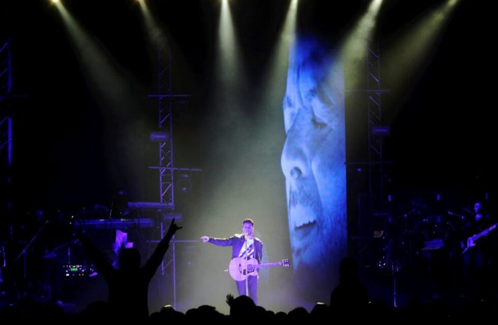 Cinco canciones que fueron un éxito pero nos dan vergüenza