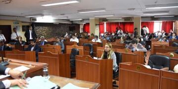 La oposición no está conforme con los manejos del oficialismo y promete judicializar el tema\u002E