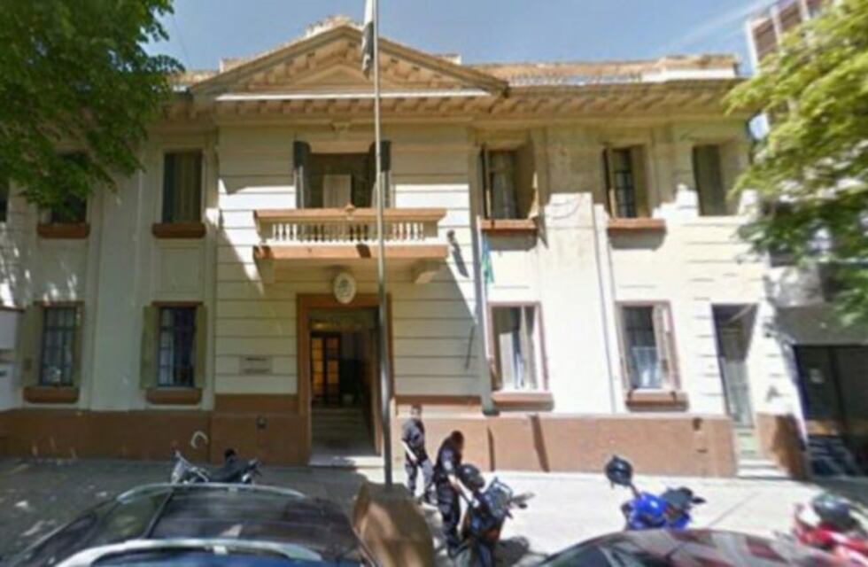 Hallaron 800 mil pesos en la caja fuerte de la comisaría primera de La Plata y desafectaron a siete policías