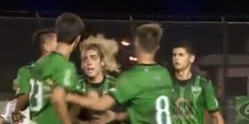 Pelea entre jugadores de San Martín de San Juan al finalizar el primer tiempo, en el cual ganaban 2-1\u002E