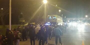 En un operativo realizado por Gendarmeru00eda y la Policu00eda de Santa Fe, secuestraron armas de colectivos de hinchas de Boca.