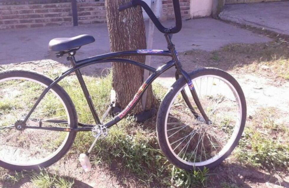 Amenazó a un niño en la calle y tras un violento forcejeo le robó la bici