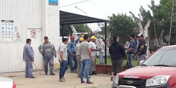 Protesta de la UOCRA frente al obrador a la vera de la ruta 34\u002E (Fuente: ADN Radio)