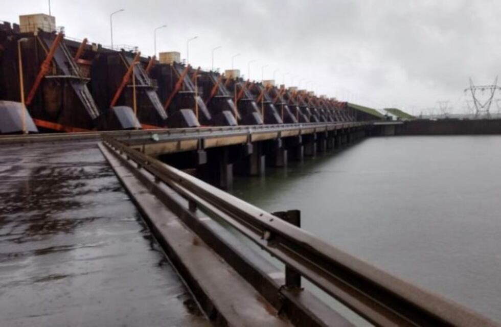 La EBY desmiente video viral y asegura que el caudal en la represa es normal