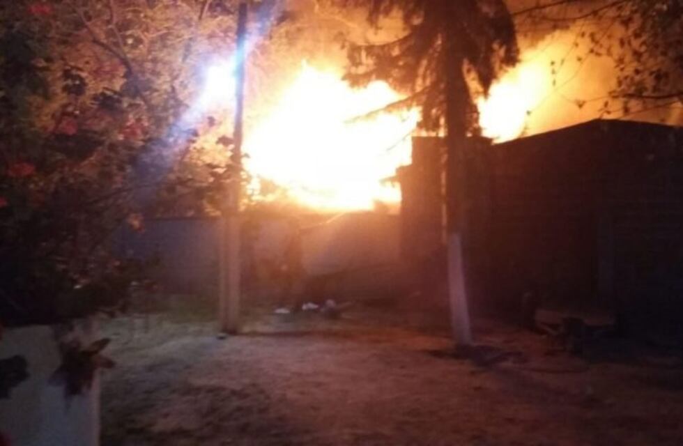 Incendio destruyó por completo galpón de una iglesia evangélica en la cortada El Mangrullo
