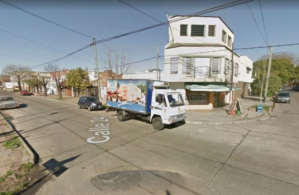 Video: así robaba un grupo de cinco chicos una moto en La Plata