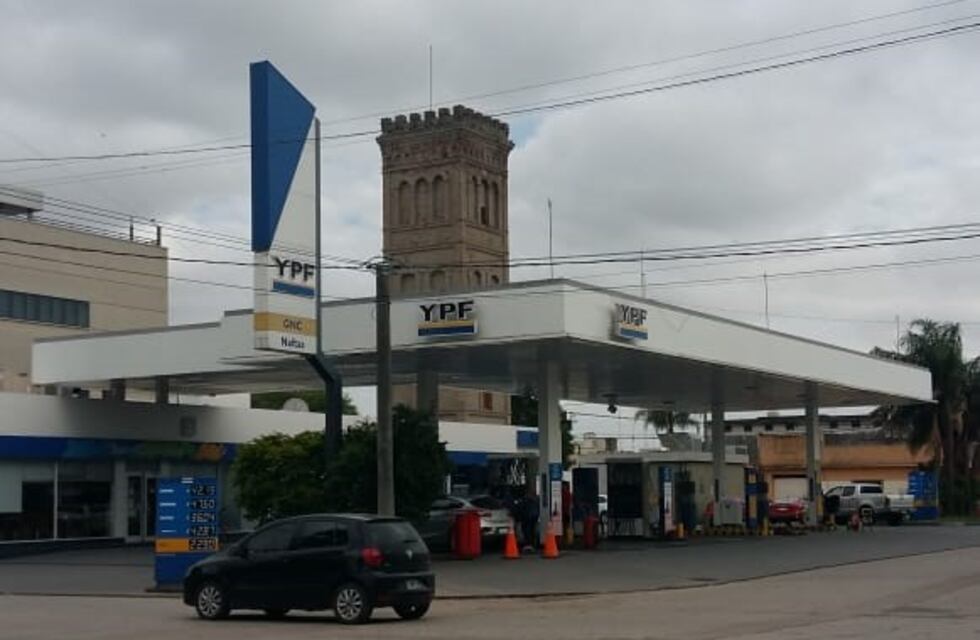 Un detenido y un prófugo por robo de tarjeta de crédito y carga de combustible