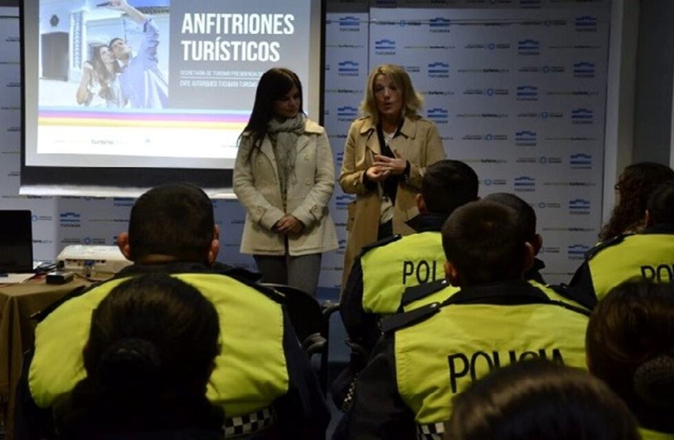 Capacitan como anfitriones turísticos a efectivos policiales