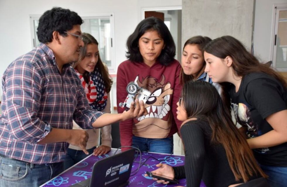 Rovira anunció que la innovación en robótica llegará también al agro