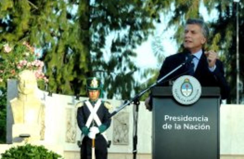 El Gobierno gastó $270 mil en un sistema de telepromter como el de Obama para los discursos de Macri