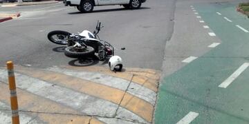 Un bebé cayó de una moto por una lomada en San Juan\u002E