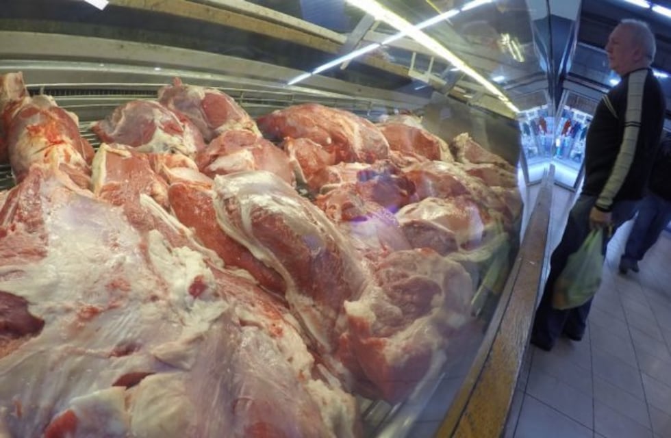 Robaron dinero en efectivo y varios cortes de una carnicería para ver el partido