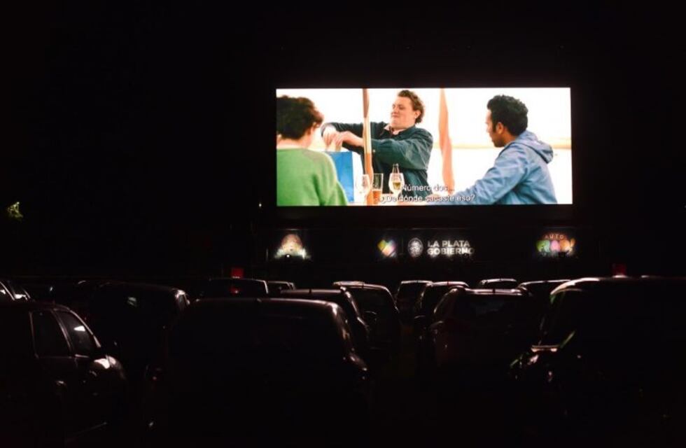 Renuevan la cartelera en el autocine de la Repu