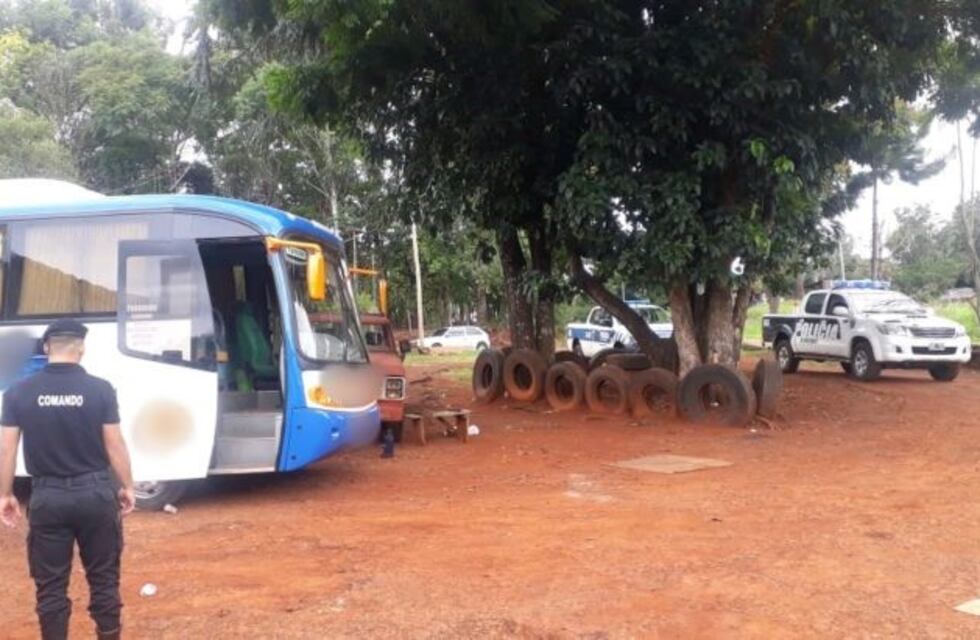 Intentaba cambiar un neumático, se le cayó el rodado encima y perdió la vida
