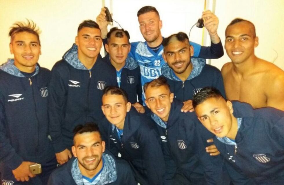 Los juveniles de Talleres y el ritual del corte de pelo