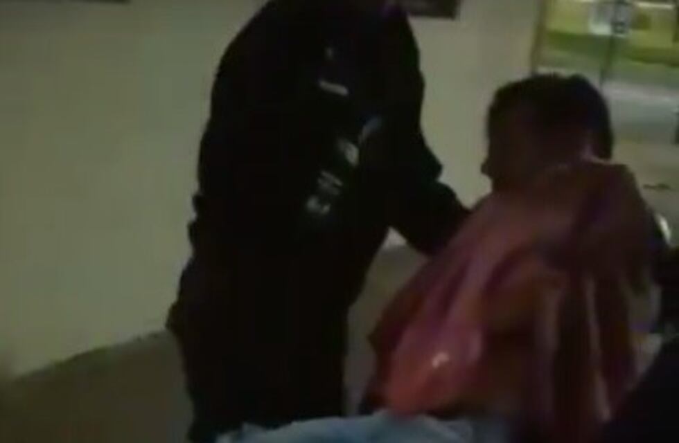 Al confundirlos con ladrones, policías golpearon durante cuatro horas a una pareja gay