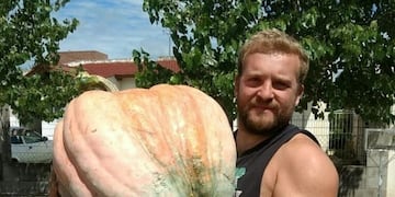 Hermes Jans zapallo gigante en Arroyito