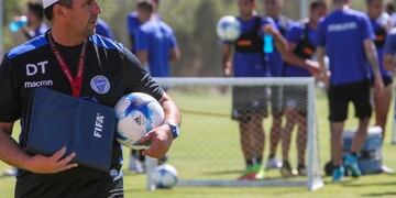 El técnico Diego Dabove ya tiene en carpeta los jugadores con los que no podrá contar en la próximo temporada en Godoy Cruz\u002E