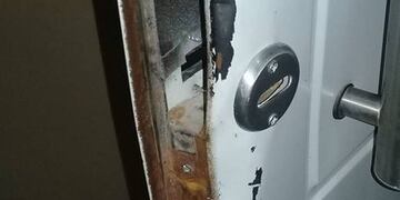 Barretearon la puerta de entrada y se alzaron con el botín\u002E (Flash 24)