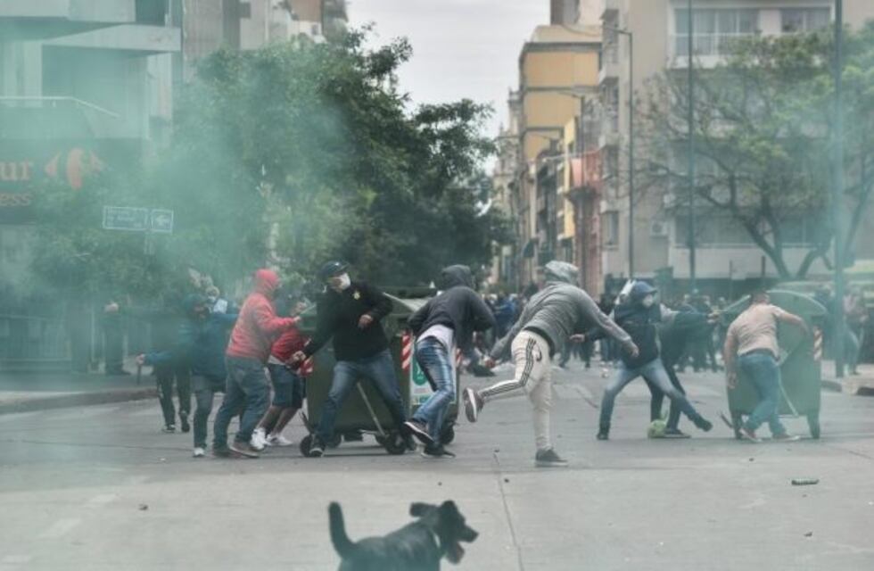 Nueva marcha del Suoem terminó con policías heridos y manifestantes detenidos