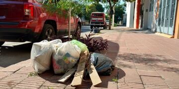 La basura se acumula en varias calles y barrios de Córdoba, tanto en la zona norte como en la sur\u002E