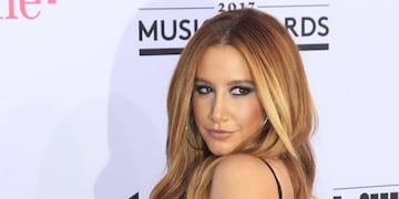 NPX04 LAS VEGAS (ESTADOS UNIDOS) 22/05/2017.- La actriz estadounidense Ashley Tisdale posa a su llegada a los premios Billboard celebrados en Las Vegas (Estados Unidos) hoy, 21 de mayo de 2017. EFE/Nina Prommer