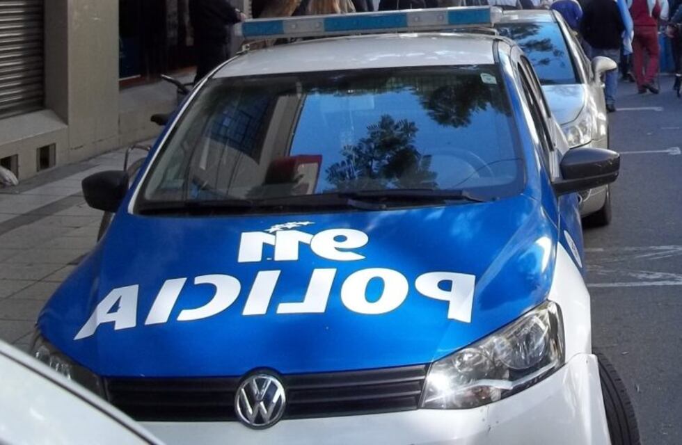 Sin códigos: policías aprovecharon un robo para llevarse más de 60 mil pesos de una fábrica