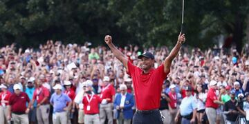 ATLANTA, GA - SEPTEMBER 23: Tiger Woods of the United States celebrates making a par on the 18th green to win the TOUR Championship at East Lake Golf Club on September 23, 2018 in Atlanta, Georgia\u002E   Tim Bradbury/Getty Images/AFP\n== FOR NEWSPAPERS, INTERNET, TELCOS & TELEVISION USE ONLY ==