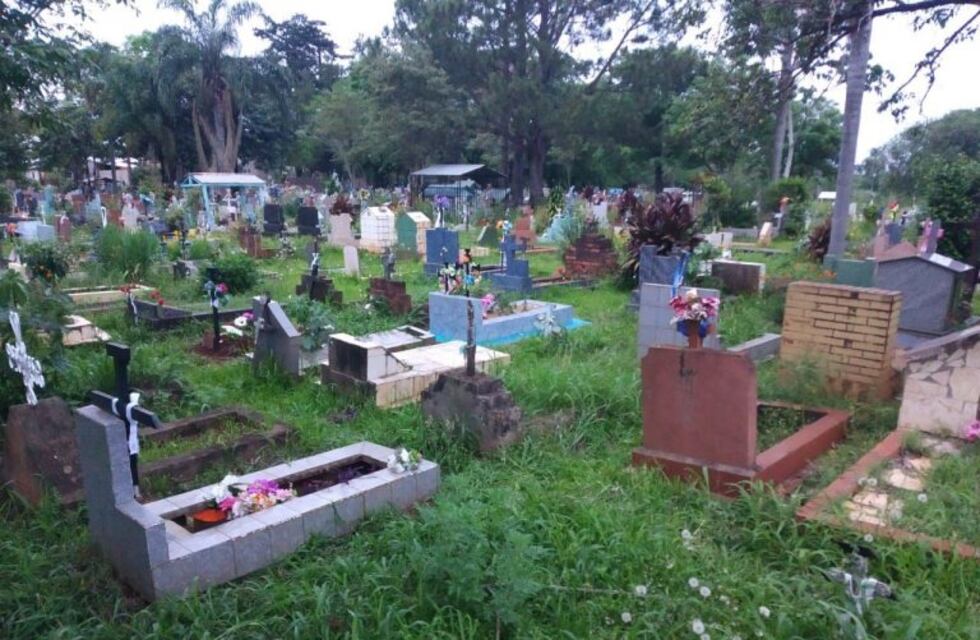Vecinos solicitan la limpieza del cementerio municipal