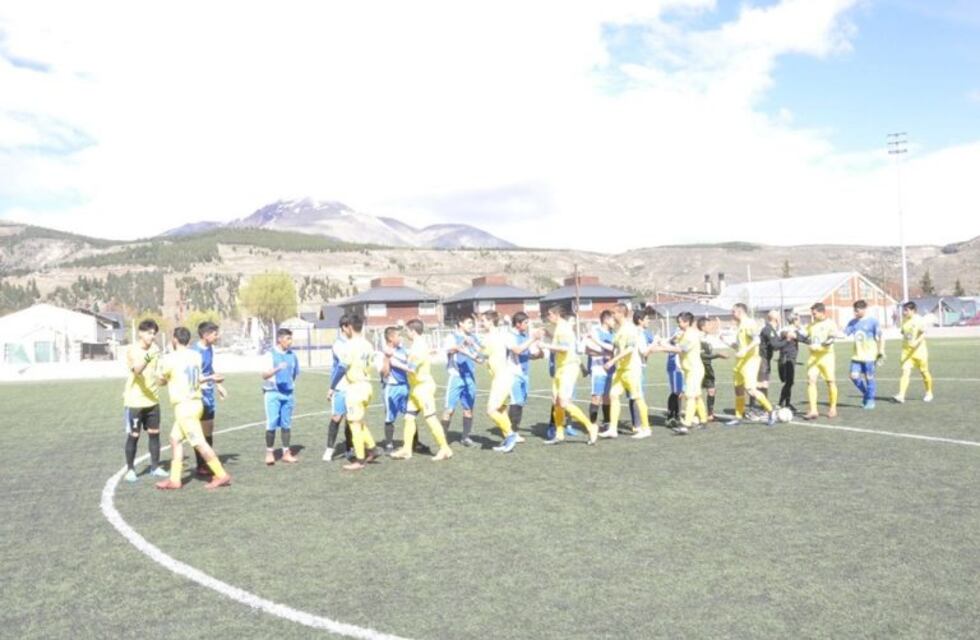 Arrancó el fútbol en Esquel: ganaron los candidatos