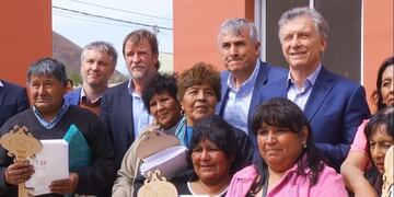 El Presidente Mauricio Macri y el Gobernador Gerardo Morales, encabezaron el acto de entrega oficial de viviendas recuperadas y escrituras a familias de Volcán\u002E