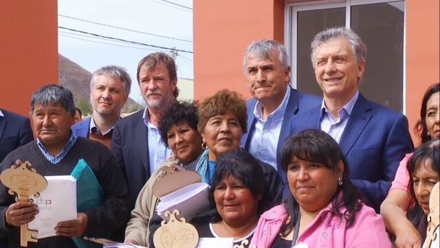 El Presidente Mauricio Macri y el Gobernador Gerardo Morales, encabezaron el acto de entrega oficial de viviendas recuperadas y escrituras a familias de Volcán\u002E