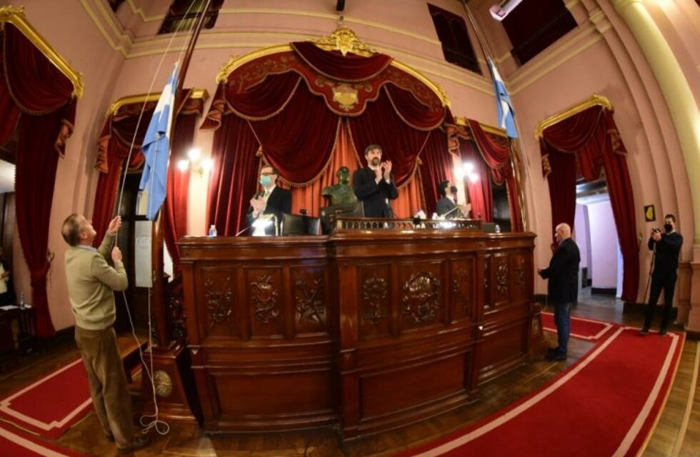 Se aprobó en Entre Ríos la "ley de emergencia solidaria" presentada por Gustavo Bordet