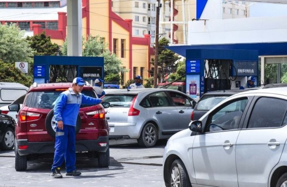 El kirchnerismo presentó un proyecto para congelar la suba del precio de la nafta