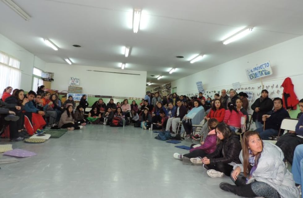 Comandante Luis Piedra Buena: repudian decisión de la titular de Educación en la provincia