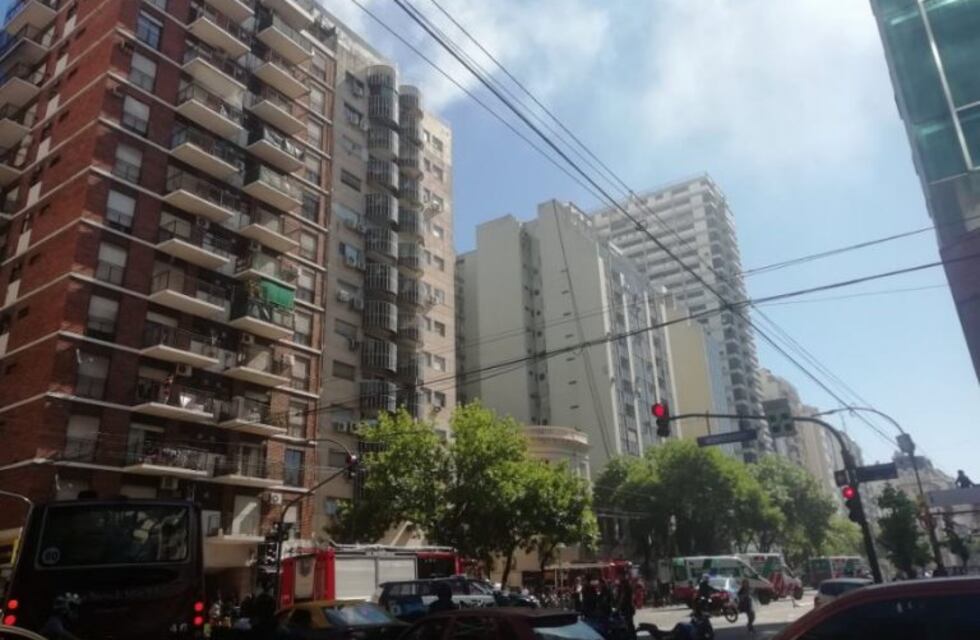 Se incendió un edificio en Recoleta: hay al menos un herido