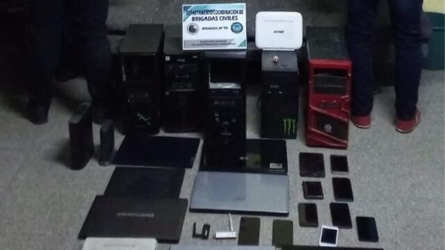 La familia asegura que se llevaron sus computadoras y nadie les da respuestas.