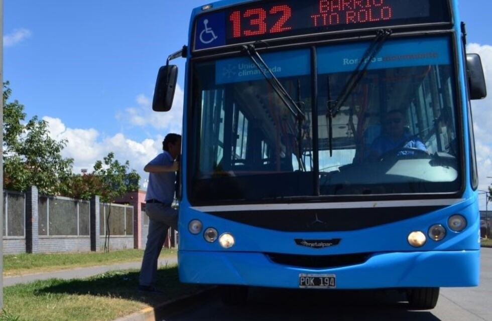 Registran demoras de hasta seis horas en el servicio de colectivos durante la noche