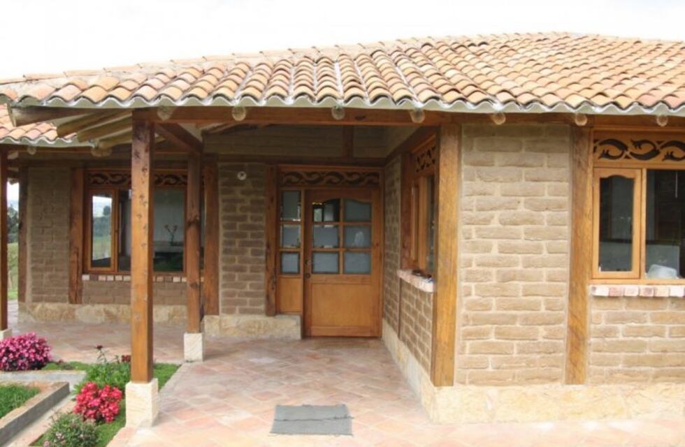 Presentan proyecto para construir viviendas en adobe