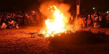 Fogata de San Pedro y San Pablo en Mendoza\u002E