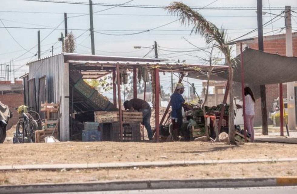 Usurparon un espacio verde e instalaron una verdulería en un barrio salteño