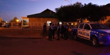 Neuquén: un policía quedó detenido por matar a un joven que le robó\u002E (Cutral Co Al Instante)