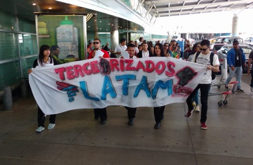 Demoras en el aeropuerto de Ezeiza por un paro de empleados de Latam