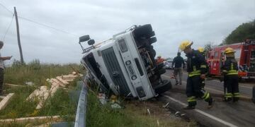 El accidente ocurrió pasado el mediodía de este  miércoles\u002E Los ocupantes del vehículo solo sufrieron lesiones leves\u002E