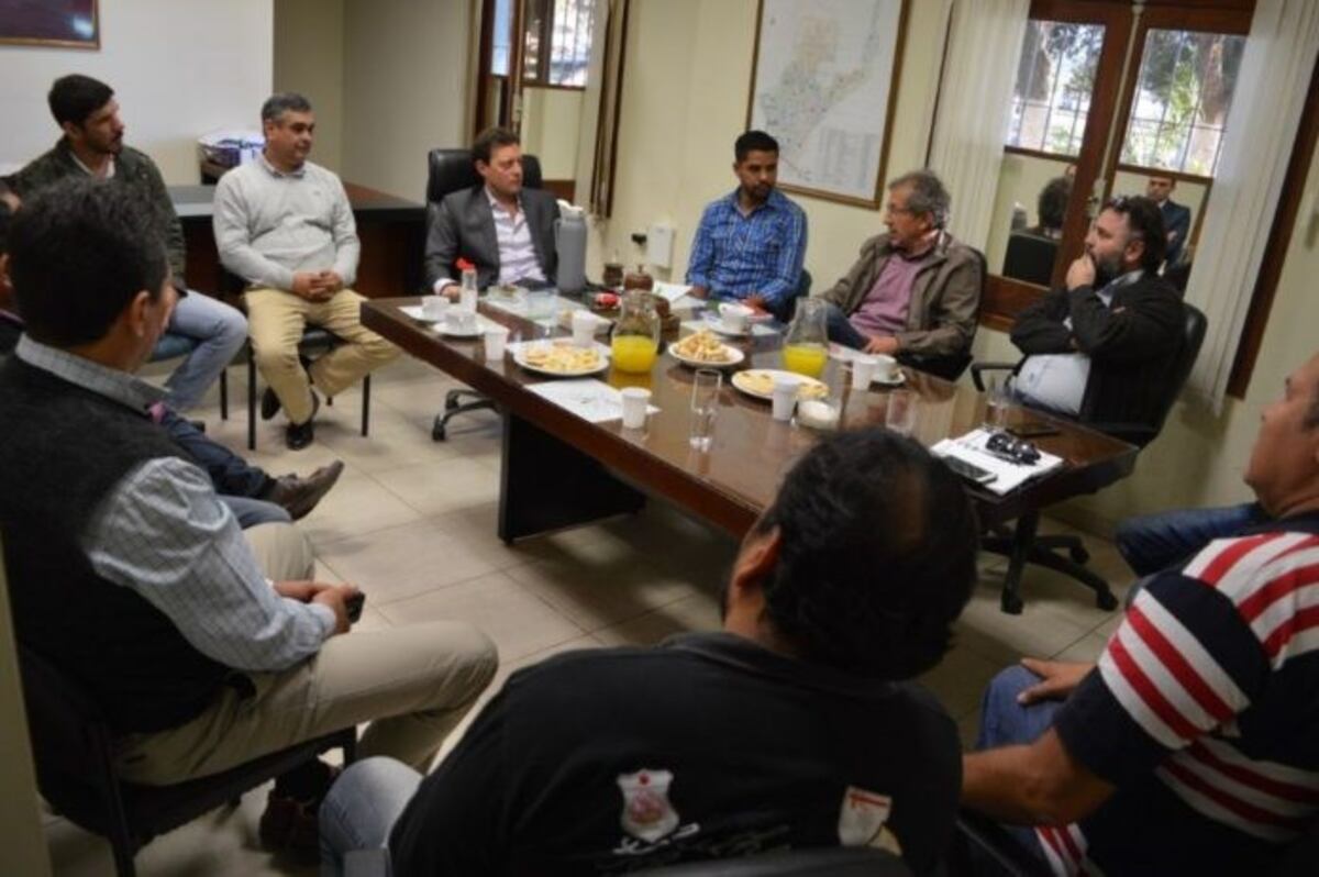 autoridades de las empresas provinciales afectadas y representantes de los gremios que nuclean a los trabajadores perjudicados se reunieron para avanzar en medidas conjuntas