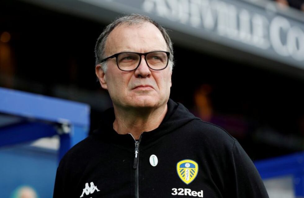La particular postal de Bielsa paseando por Leeds