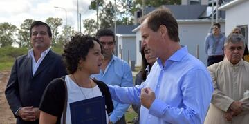 Bordet entregó las primeras 16 casas\u002E