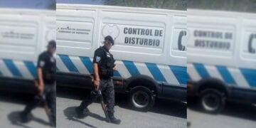 Investigan si un Policia mató a un perro